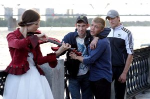 Прикольные фразы и статусы про женщин в картинках!
