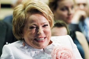 Неловкие сбои в каждом выверенном политическом шаге