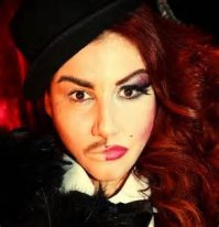 Надо было вот так накраситься.