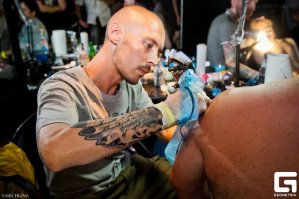 Вот прям вижу картинку как после кастрации татуировщик сидит рисует символы..