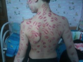 Боюсь представить, кто его так зацеловал...