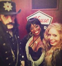 Последние фото Lemmy сделаны 16/12-2015. 28/12-2015 он умер...