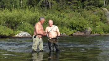 Трындец Кужугетыч Мозоль на ПУЗЕ натёр ! 
Может он Беременный ?