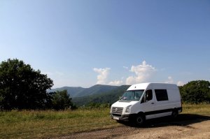 пы сы, да и размер не сильно отличается - ширина фолькса 1904см, пыжа 2050, длина 5292 фолькса и 5413 пыжа. Полный привод конечно хорошо, по горам я и на заднем приводе отлично ездил.