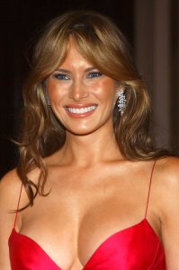 Ну, столько роскоши, никакой скромности, и по телеку о ней говорят мало и только после мужа. Ни в какие ворота это не лезет. 
Про настоящую жену президента должны говорить в начале каждого новостного выпуска и выглядеть она должна скромно, без роскоши, например так: