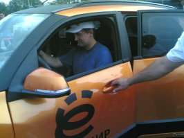 Gammapolis 
Я  на этом  пиар-ходе катался. Разгоняется  как суперкар, деталей  намного меньше чем  в  обычном  авто. 
 Закрыли проект совсем по другим причинам. Политическим.