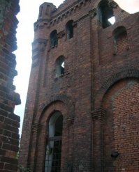 Добавлю еще один - пивзавод Богемия в Великом Новгороде ( не Нижний !!)
Здесь располагался основанный в 1878 году первый новгородский пивзавод "Богемия". Завод пережил революцию и Великую Отечественную войну. С начала 70-х годов в связи с возрастающими объёмами производства напитков (помимо пива, завод выпускал квас и минеральную воду) была открыта вторая площадка (нынешний пивзавод "Дека"), а производство на старом месте постепенно стало сокращаться. Производство пива было прекращено в 1986 году, кваса   в 1990. За десять с небольшим последующих лет территория завода пришла в запустение, а сам завод подвергся разорению.