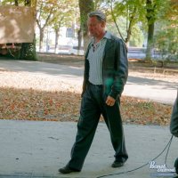 насчет Харатьяна. все-таки стареет Дима, стареет. сейчас в ростове съемки идут, зеленый фургон-2. оно, конечно, может и грим, но...