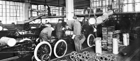 ну, тем не менее, конвейер Форд Моторс начала века и сейчас смотрится как технологическая крутотень)