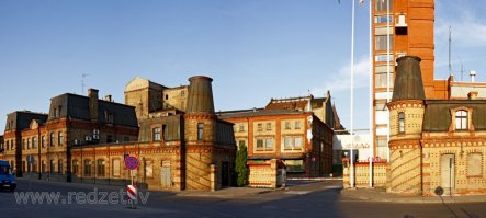"Алдарис", Рига. Основан в 1865.
Имеетса свой музей пива и пивная мастерская, кому интересно, вот:
