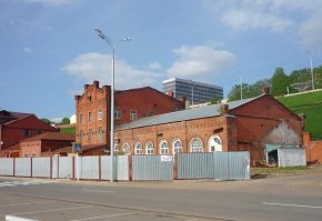 Про Ижевск не понял. Что на фото? А  Бодалевский пивоваренный завод   2 , выглядит так.