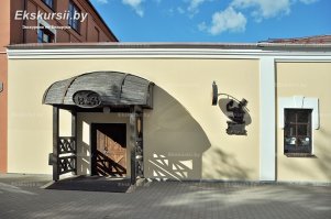 Минск.Пивзавод "Алiварыя".В 1864 году минской мещанкой Рохлей Фрумкиной на месте нынешнего завода была построена деревянная пивоварня, но эта информация документально не подтверждена. В 1894 году на этом месте граф Кароль Гуттен-Чапский построил паровой пивоваренный завод  Богемия ...  
Работает и сегодня.