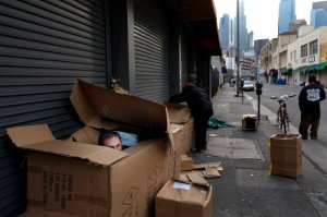 Богатые и бедные есть везде и всегда были.