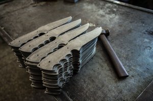 я думал они делают кованные ножи, а таких "выпиленок" и я намастырить могу