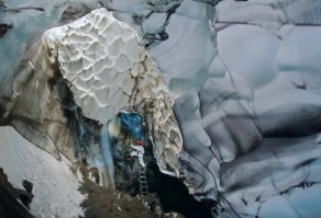 В Антарктиде. Пещера Уоррена.