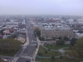 На солнечной. Но за счет того, что вокруг дома нет построек, дом постоянно обдувает ветерок. Это вид с блакона.