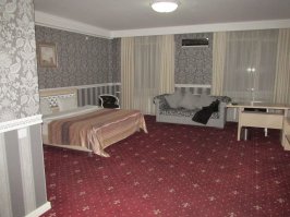 Если поедешь, то рекомендую гостиницу "Орто Азия". Я там обалдел от соотношения цена качество. 1800 руб на двоих в сутки. Номер метров 70 - 80. И завтрак входит в цену. Он на фото.