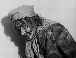 Была куча мусора одноэтажная, стал - трёхэтажная... Плюшкин...