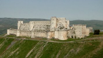 Настоящие замки крестоносцев без надстроек и переделов - в Сирии. Крак де Шевалье: