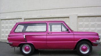 У меня когда-то был ЗАЗ-968А, ушастый. Летом движок прямо раскалялся, а в остальном классная машина. Кто-нибудь такой вариант видел?