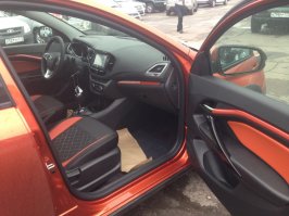 Мне очень интересно узнать кто же купит ТАЗик за 1.000.000 рублей?
Что нам сейчас может предложить АвтоВаз, только Весту и X-Ray, и новую Весту Кросс.
В новой Весте Кросс, будет увеличенный клиренс, откровенно слабый двигатель, хотя для кого то это будет достаточно. Автомата там нет, только робот, который пинается. Опять же качество не на высоте, комфорт своеобразный. 
Я за 900.000 рублей купил XC70, полный привод, автомат, дизель, огромный багажник, ксенон. Автомобиль 2010 г.в., и за 2 года эксплуатации без вложений, не считая колодок, масла, фильтров. Думаю что многие поддержат меня в том что лучше взять б/у немца,японца, шведа чем ТАЗ за 1.000.000 рублей.