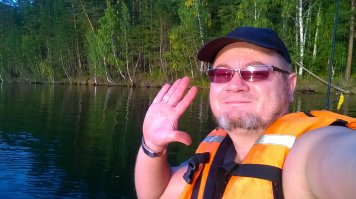 Ну почему же на диване? Вот у нас дома например дивана нет вообще. И телевизора - ну просто нет.

А свободное время можно проводить по разному. И в компутере позависать, почитать статьи интересные всякие, и на природе потусить можно !