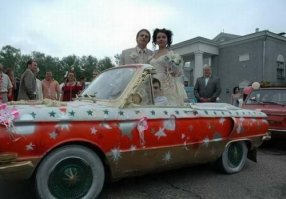 " Слышь  отец ! А  невесты в вашем  городе есть ?
 Так кому и кобыла  - невеста. "