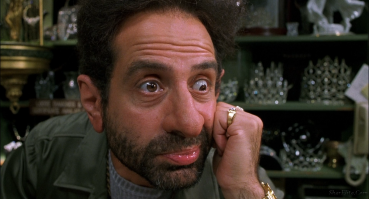 Мафия , судя по всему работает и сейчас. Я прошлым летом снимал половину дома в коттеджном поселке на Сицилии в регионе Теормина. ( Не понтуюсь. Реально 47 т.руб на 2 недели.) И стали у въезда в этот поселок пастись косовские албанцы попрошайки. Жена и дети немного нервничали.  Я обратился к риэлтору, который занимался моей арендой. На мафиозо он был не похож. Он просто портрет этого персонажа из "Людей в черном II". Только глаза нормальные. И он сказал, что для Сицилии туристы, это как для России газ и албанцы испарились. Причем полиции не было. Вообще ничего не было. Но куда-то делись все негры, арабы, цыгане, которые мешали дорогим туристам тратить бабло. 
Я думаю это как раз работа мафии.