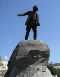 да и вообще он больше похож на ликана в момент перевоплощения
