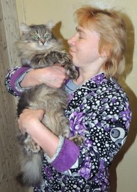 История дальше-веселее. Папаня Серёга, через 2 года умудрился трахнуть ту самую сестру Дюсю. Результат 2 девчонки серая Светка и Маскарадная златка. Чего только у Серёги в яйцах не намешано.