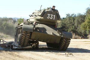 Американец купил танк за 600 тысяч долларов и взбесил соседей