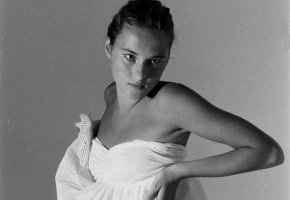 я думаю это не совсем так. она была хорошенькой и до трампа, иначе обратил бы он внимание?
последняя до и после пластики