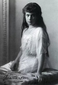 Анастасия тоже очень красивая девушка была. Ходят слухи, что спаслась от расстрела.