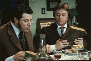 "Несколько минут я сидел, как громом пораженный, потом с безразличием отчаяния принялся переворачивать страницы дальше. Я добрался до холеры, прочел о ее признаках и установил, что у меня холера, что она мучает меня уже несколько месяцев, а я об этом и не подозревал. Мне стало любопытно: чем я еще болен? Я перешел к пляске святого Витта и выяснил, как и следовало ожидать, что ею я тоже страдаю; тут я заинтересовался этим медицинским феноменом и решил разобраться в нем досконально. Я начал прямо по алфавиту. Прочитал об анемии - и убедился, что она у меня есть и что обострение должно наступить недели через две. Брайтовой болезнью, как я с облегчением установил, я страдал лишь в легкой форме, и, будь у меня она одна, я мог бы надеяться прожить еще несколько лет. Воспаление легких оказалось у меня с серьезными осложнениями, а грудная жаба была, судя по всему, врожденной. Так я добросовестно перебрал все буквы алфавита, и единственная болезнь, которой я у себя не обнаружил, была родильная горячка." 
(с) Трое в лодке (не считая собаки) - Джером К. Джером