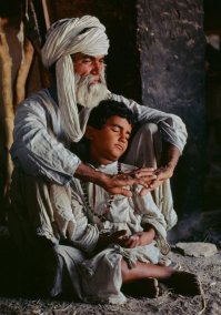 устал позировать для непринужденных снимков...