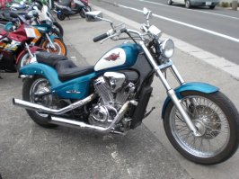 А я бы сюда включил ещё простого неубиваемого трудягу Honda Steed-учебная парта большинства любителей крузеров...