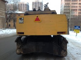 Правильно, никто мерить скорость не будет. На тракторе должен быть знак "Тихоходное тр. средство"