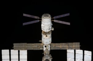 Они самые, Прогресс-М1 специально для МКС оснастили резервуарами под топливо на 800 кг больше, чем Прогресс-М. Раньше ещё европейские ATV могли поднимать орбиту - отлетались.