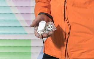 Нашел их страничку в фейсбуке. Что-то в роликах подозрительно много по-китайски.

Dear ELBOW followers,
It's time to clarify a few things. We've received loads of messages asking about the product price, features and availability. Here are the answers:

ELBOW IS A DESIGN CONCEPT. THERE IS NO PRODUCT YET AVAILABLE.
We are currently looking for engineering heads to help us make it happen.  Еще
Дорогие сторонники ELBOW,
Пришло время прояснить кое-что. Мы получили кучу сообщений о ценах на продукцию, функциях и доступности. Вот ответы:
ELBOW - это концепция дизайна. Продукт пока не доступен.
В настоящее время мы ищем инженеров-инженерии, чтобы помочь нам сделать это.
Нет никаких сметные цен или даты выпуска.
Проект находится на очень ранней стадии, ничто не является ясным или набор в камне.
Это не окончательный дизайн.
Мы ищем способы изменить или переделать дизайн, чтобы сделать
Этот проект более технически возможно.
Спасибо всем вам за неизменную поддержку, мы сделаем все, что в наших силах, чтобы попытаться сделать это реальным. Мир и радость всем,
Организация "brainmonk"
Оценить перевод