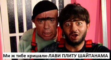 Вот что значит «родиться в рубашке»! Прохожий чудом смог увернуться от падающей плиты