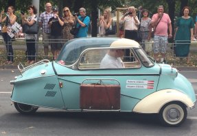 Просто пупсик, видела такой этим летом