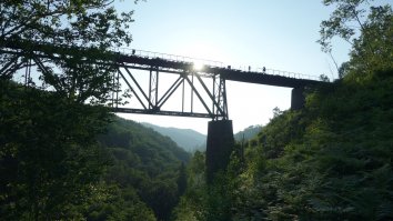 Ведьмин мост. Сахалин. Когда мы по нему проходили он горел (шпалы тлели и периодически падали вниз)  Вот это было забавно.