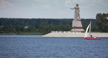 Памятник Волге

Автор фото - Владимир Фролов из Рыбинска. Кому интересно посмотреть прекрасные фотографии города, может найти его фотографии и в Яндекс фотках, и в фэйсбуке