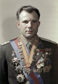 Вот дядя Юра летел со скоростью 28000 км/ч и на сколько "самый быстрый" его опередил?
------
Пендосская пропаганда, у них "чемпионы мира" по бейсболу и американскому футболу, при чем другие страны на эти соревнования не допускаются...