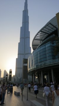 Бурдж-Халифа  снизу и сверху...