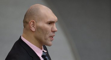 Так ему и тесак не нужен. Внебрачный сын