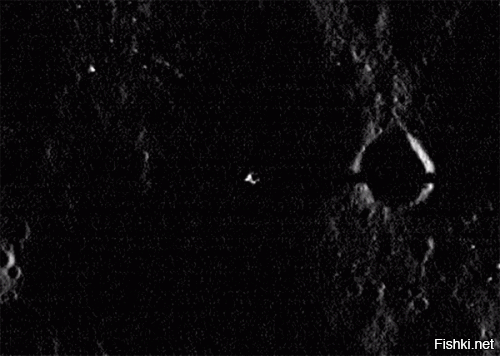 Ну вон же ж я привела снимок с Хаббла. Ничего не рассмотреть. Разрешение 0.5 метра (даже 0.3 кое-где) было получено только с LRO, когда ему орбиту снижали до 20 км.
Вот здесь прекрасно видно и флаг, и модуль "Аполлона-12" и "Аполлона-11" при разной подсветке: