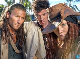 -Энн, вон тот хиляк сказал, что ты переодеваешься мужчиной!
-Какого ху@!???
-А не посмотреть ли нам, какого цвета его потроха?