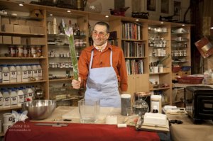 Иногда материалы для реставрации стоят в разы дороже новых изделий