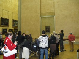 Насчет "Мона Лизы" - подтверждаю, фото из личного архива. Первая мысль "И что там такого?" 
Раскрученный брэнд просто.